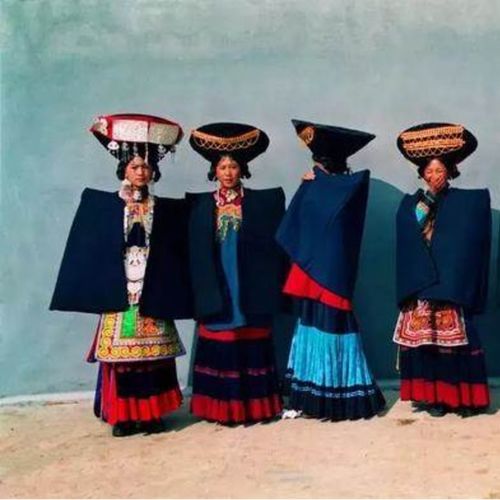 碧昂絲采樣中國大涼山彝族傳統服飾